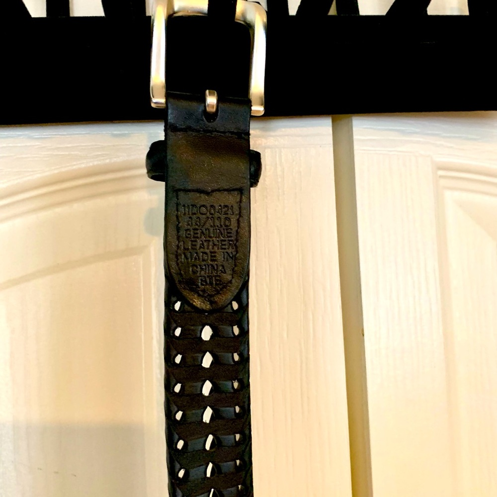 Men’s belt.